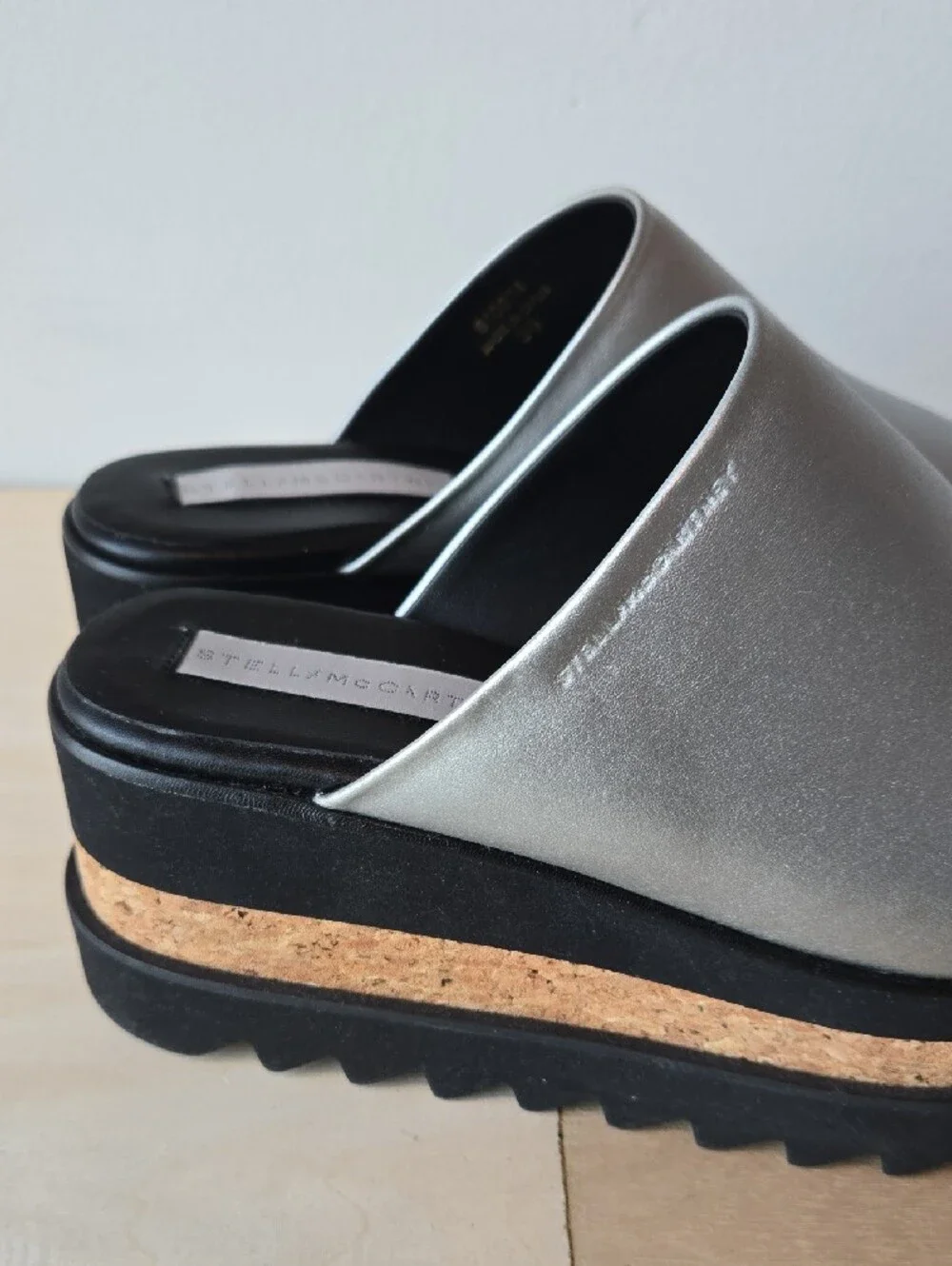 Stella McCartney Sneak-Elyse Sz 39 Metallic Silver Cork-Trim Platform Slide
